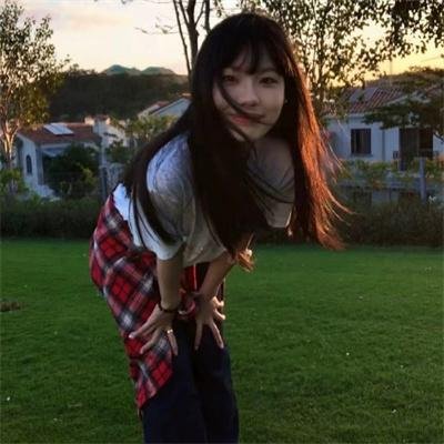 腰间持枪